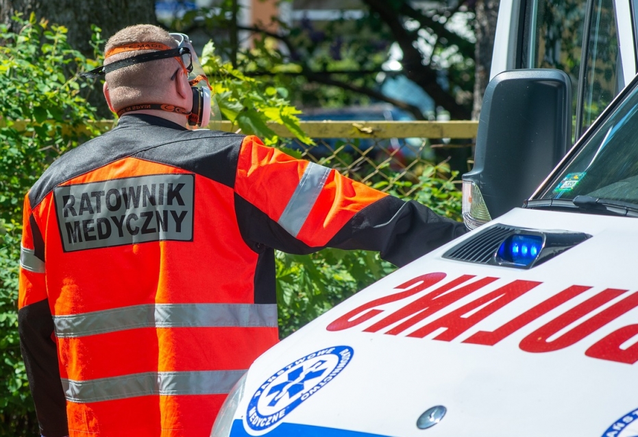 Tragedia na drodze wojewódzkiej nr 382 koło Dzierżoniowa: dwóch kierowców ciężko rannych