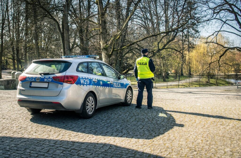 Siemianowiccy stróże prawa zatrzymują trzy osoby ukrywające się przed wymiarem sprawiedliwości