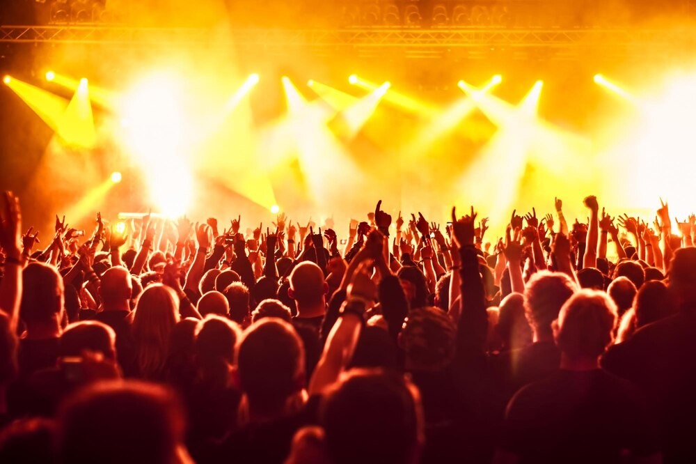 Świąteczny koncert Orkiestry KWP w Katowicach na jarmarku „Na Nikiszu