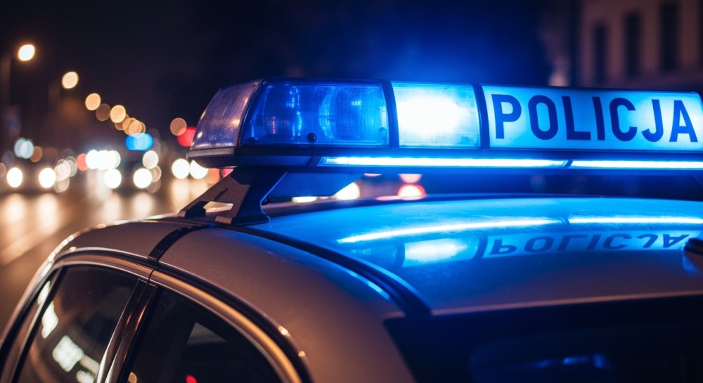 Sprytny złodziej w roli „pomocnika” – senior stracił karty płatnicze