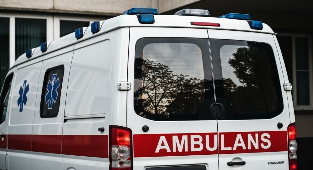 Mundur nie przeszkadza w bohaterstwie: Policjant ratuje turystę na szlaku do Morskiego Oka