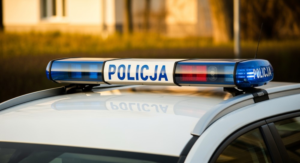 Dobre chęci w akcji: mężczyzna złamał szlaban, by pomóc kobiecie