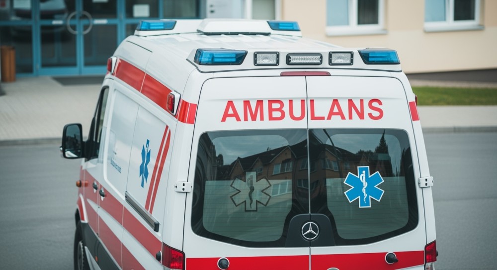 Strażnicy miejscy ratują nieprzytomnego mężczyznę na ulicy